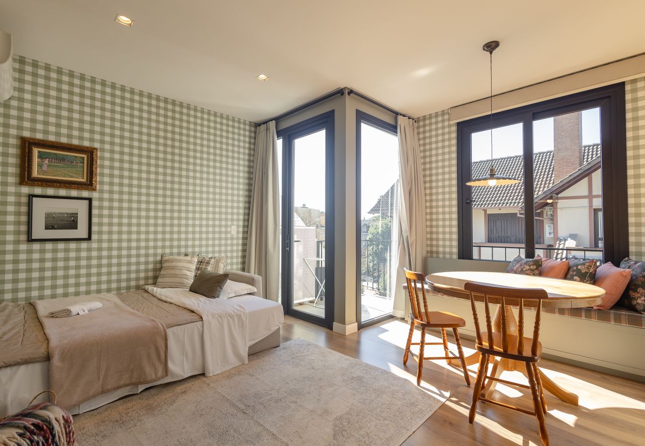 Apartamento em Gramado - 2 Apês Conectados | 100m Rua Torta | P/ 8 Pessoas