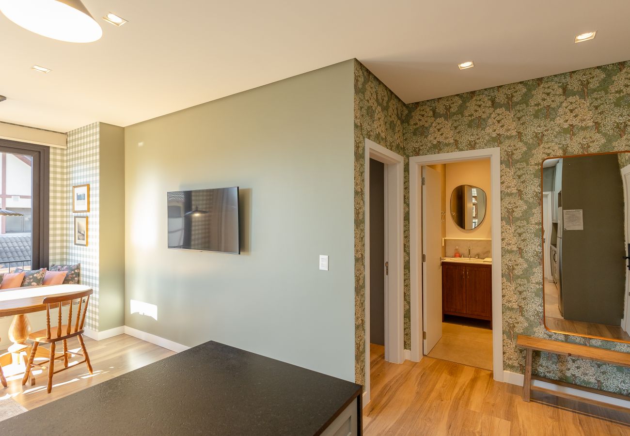 Apartamento em Gramado - 2 Apês Conectados | 100m Rua Torta | P/ 8 Pessoas