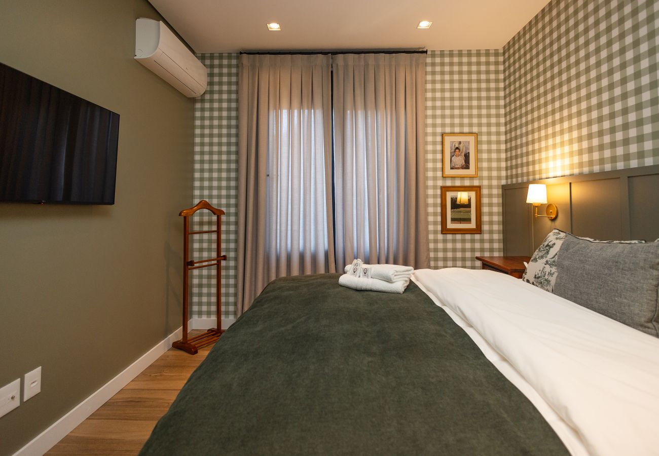 Apartamento em Gramado - 2 Apês Conectados | 100m Rua Torta | P/ 8 Pessoas