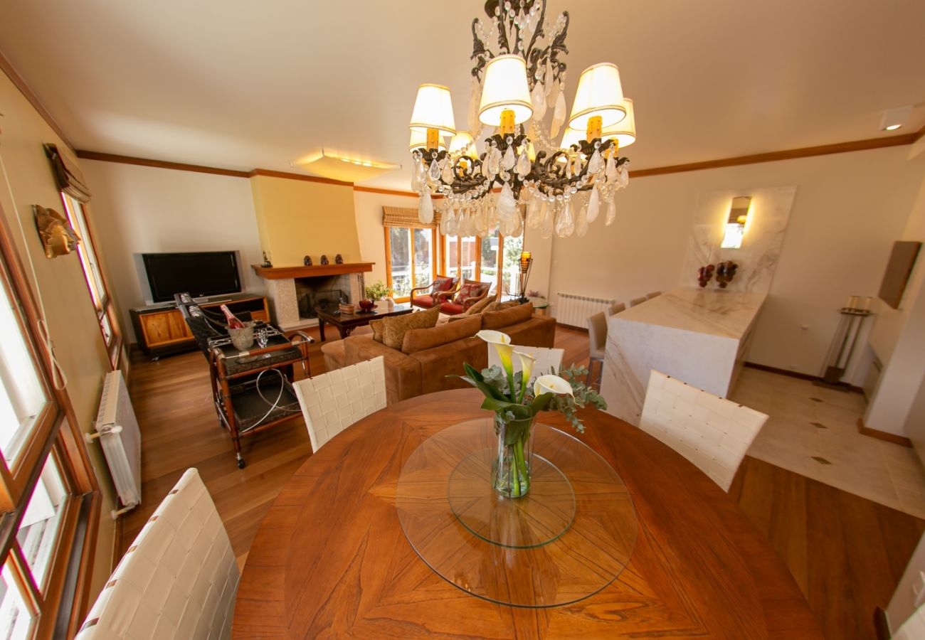 Apartamento em Gramado - Apartamento na Av Central REF 541161