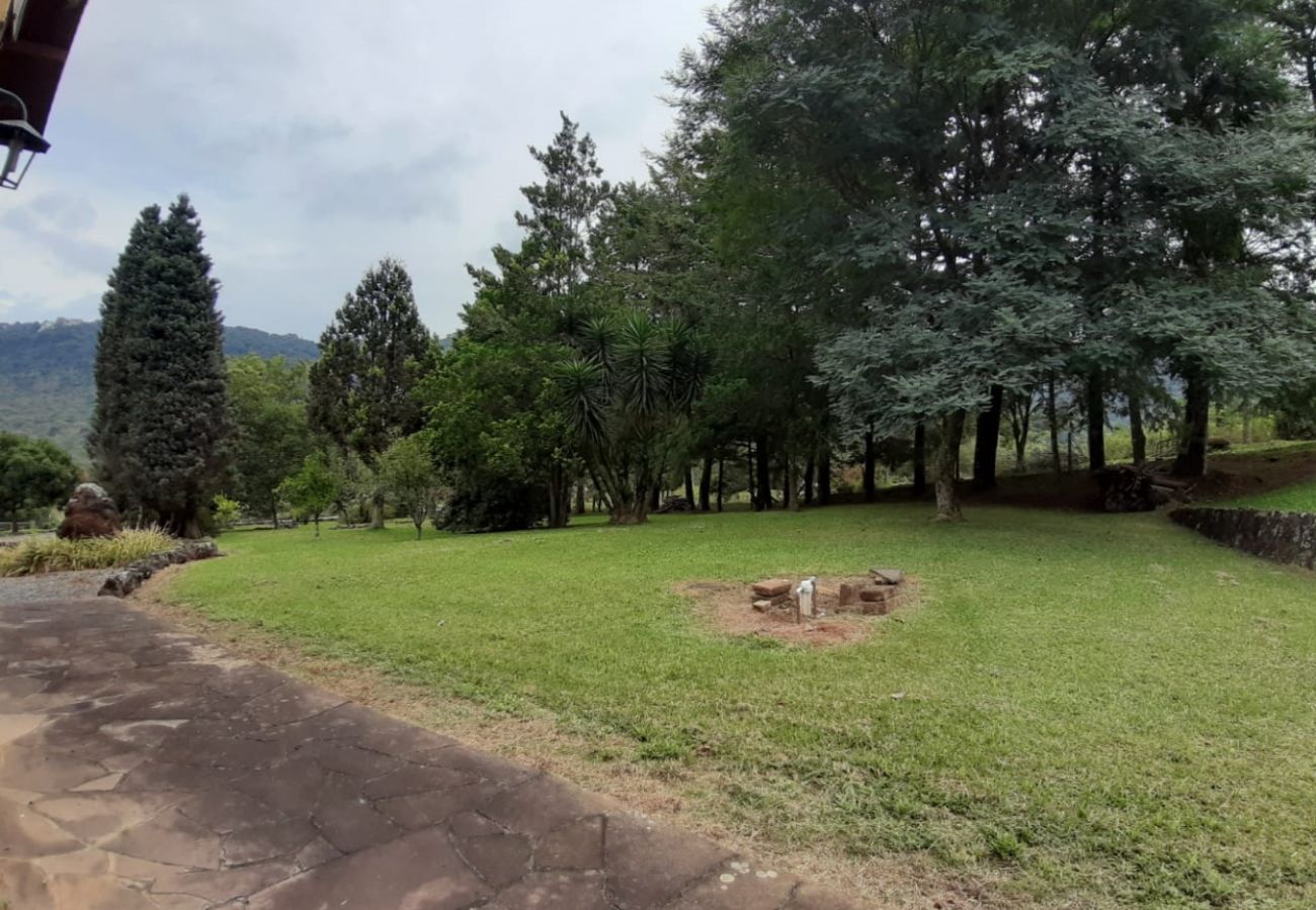 Fazenda em Gramado - Área de terras linha 28 - Gramado (REF 528638)