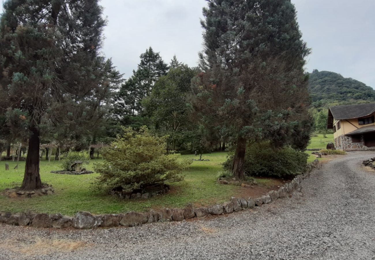 Fazenda em Gramado - Área de terras linha 28 - Gramado (REF 528638)