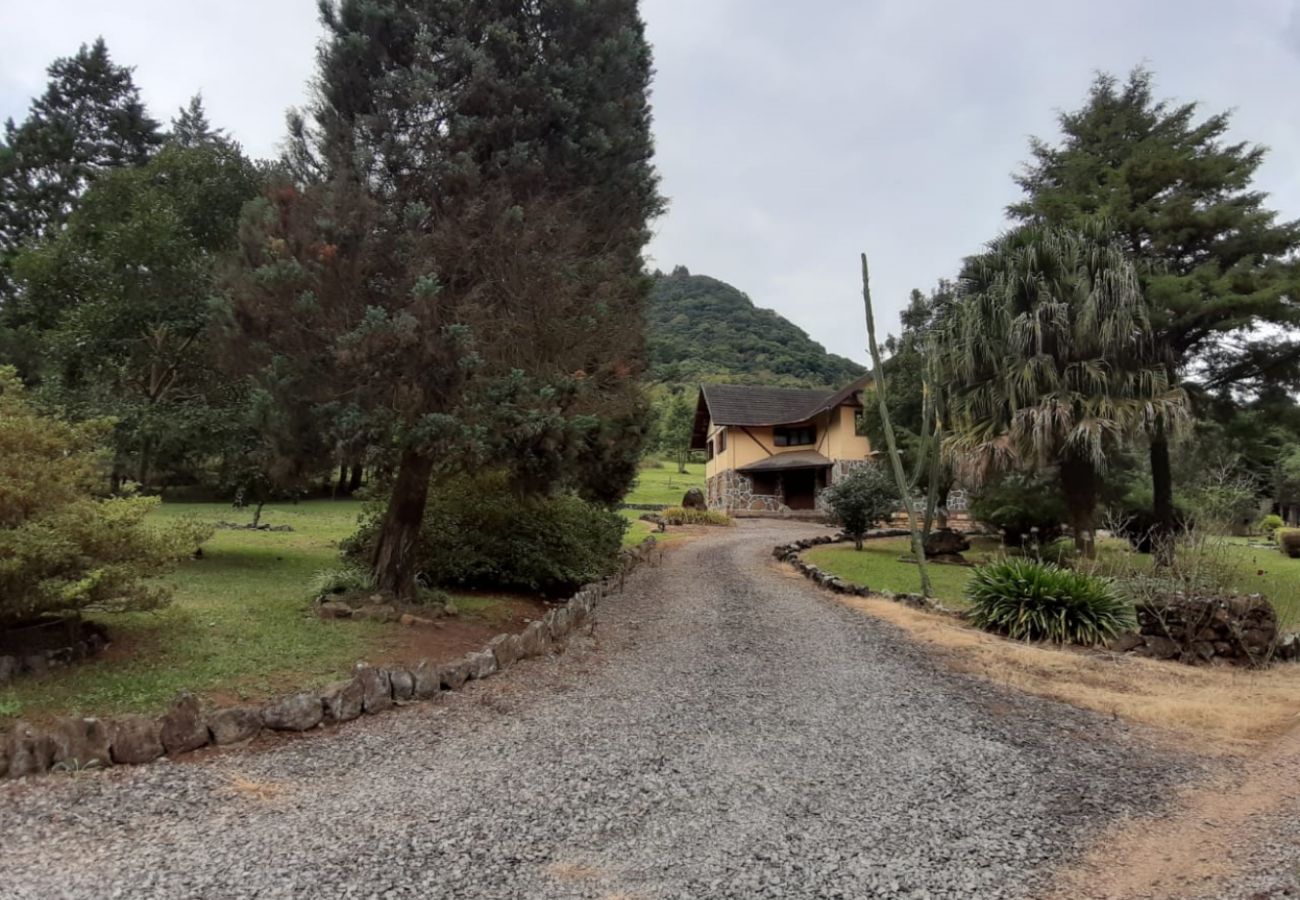 Fazenda em Gramado - Área de terras linha 28 - Gramado (REF 528638)