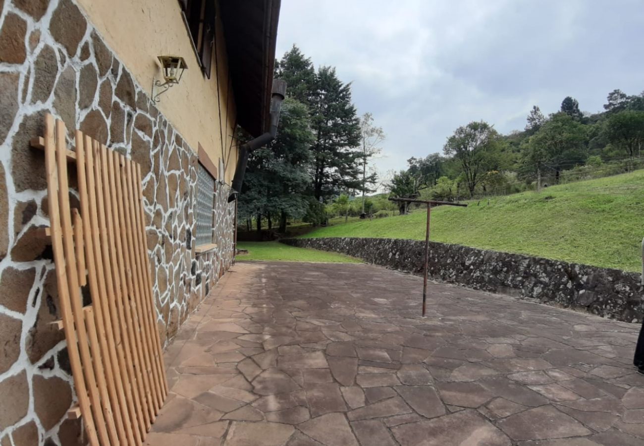 Fazenda em Gramado - Área de terras linha 28 - Gramado (REF 528638)
