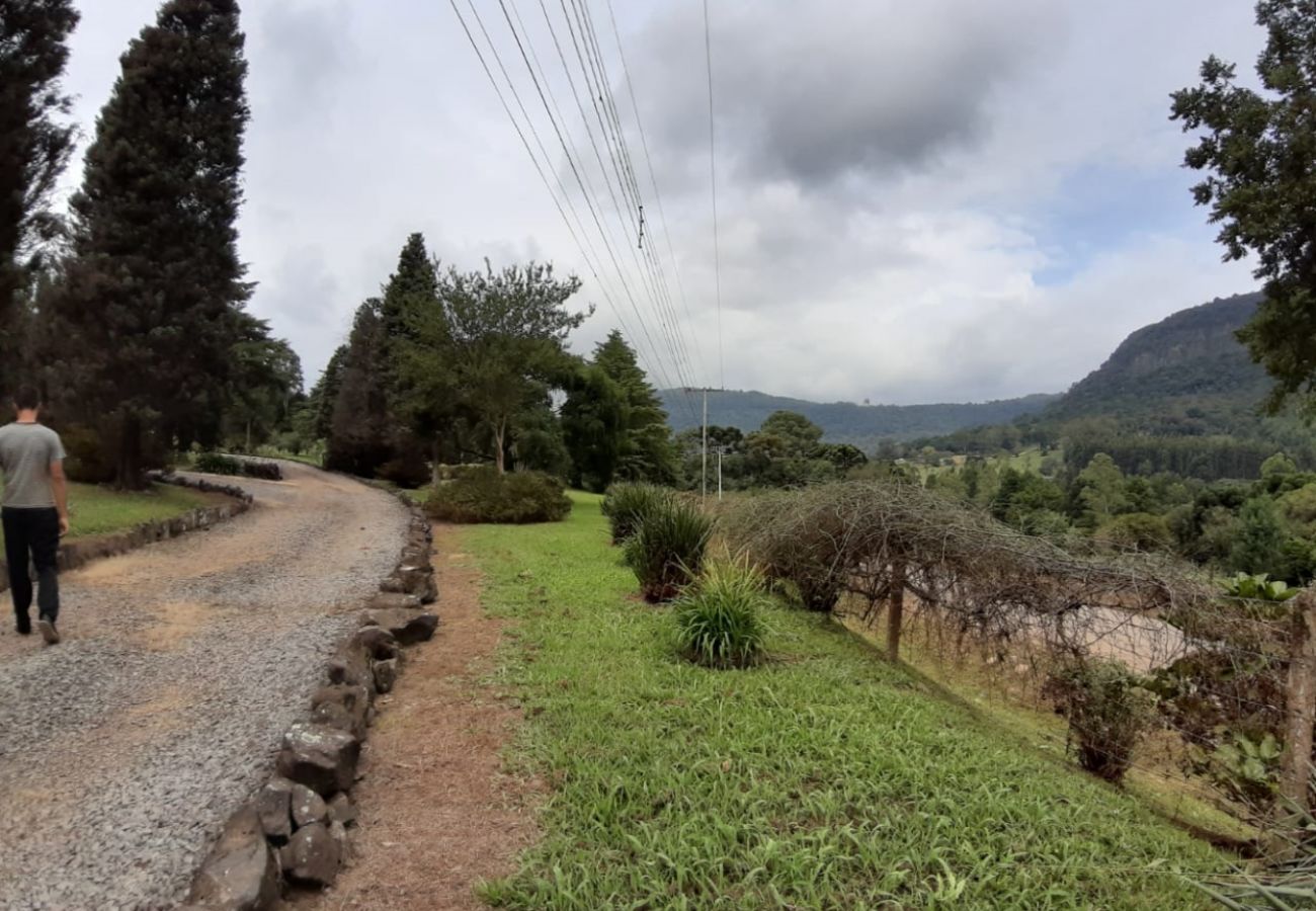 Fazenda em Gramado - Área de terras linha 28 - Gramado (REF 528638)