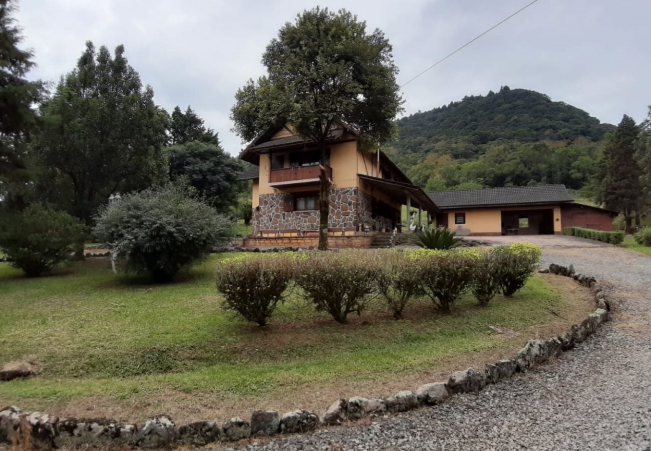 Fazenda em Gramado - Área de terras linha 28 - Gramado (REF 528638)