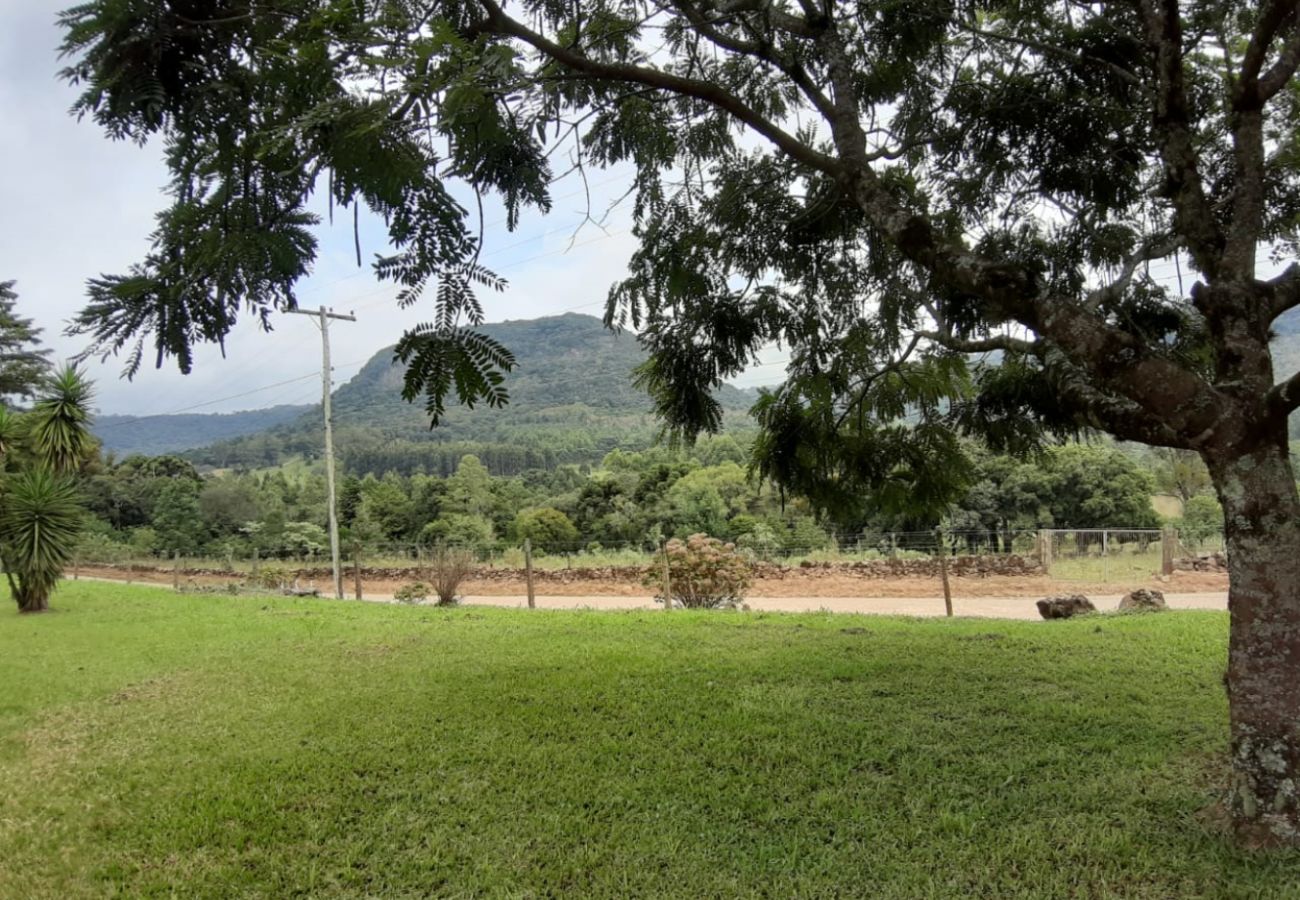 Fazenda em Gramado - Área de terras linha 28 - Gramado (REF 528638)