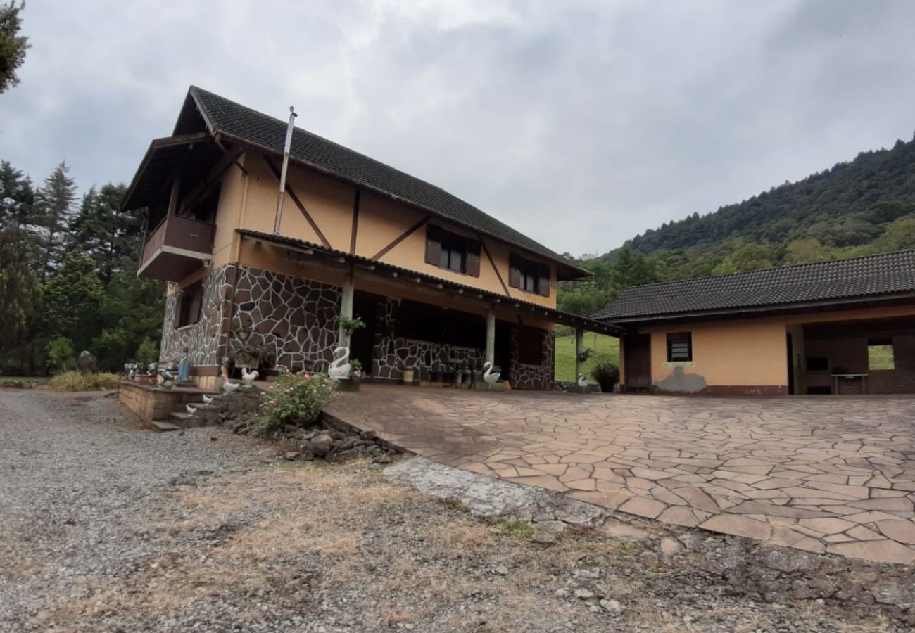 Fazenda em Gramado - Área de terras linha 28 - Gramado (REF 528638)