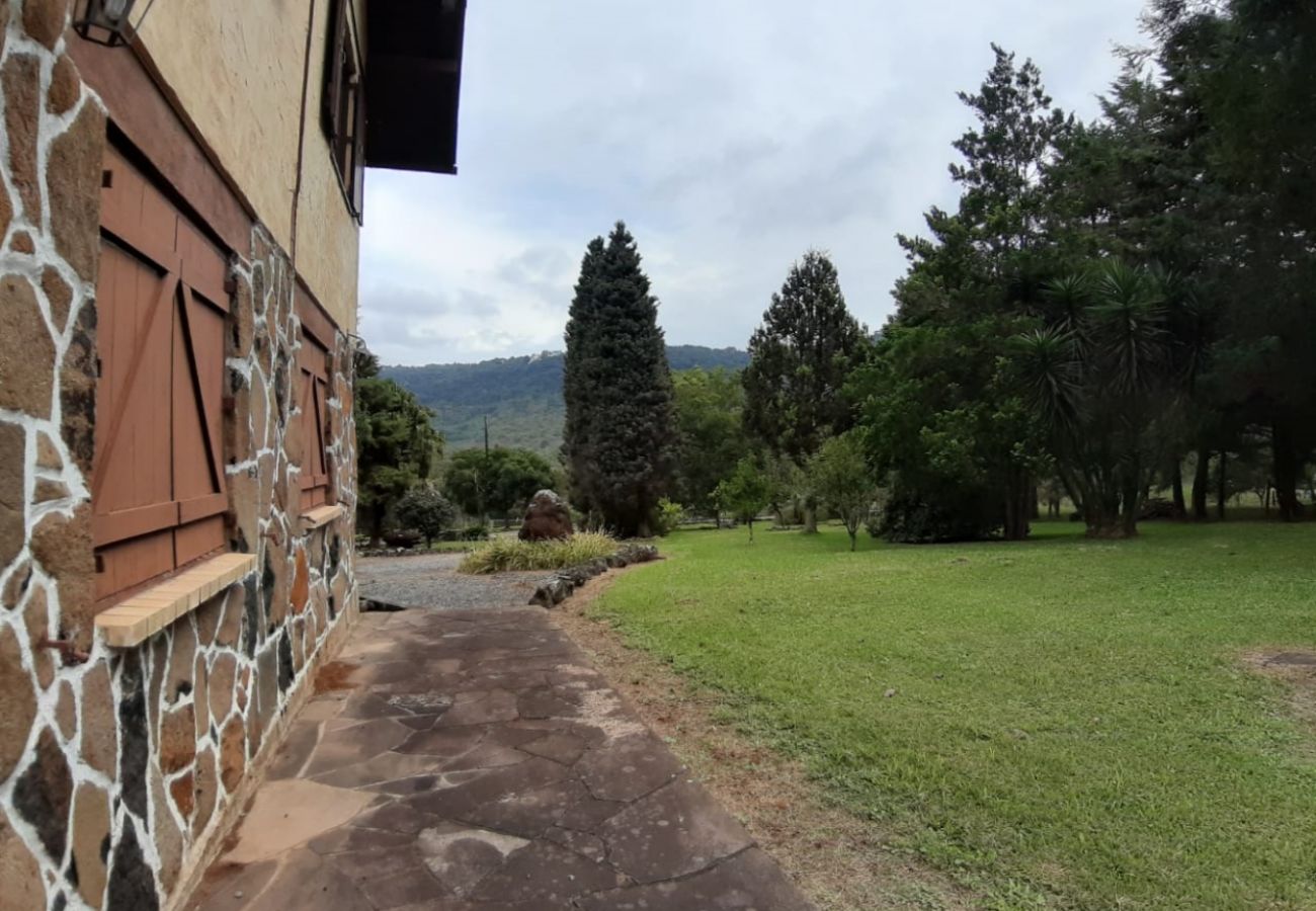 Fazenda em Gramado - Área de terras linha 28 - Gramado (REF 528638)