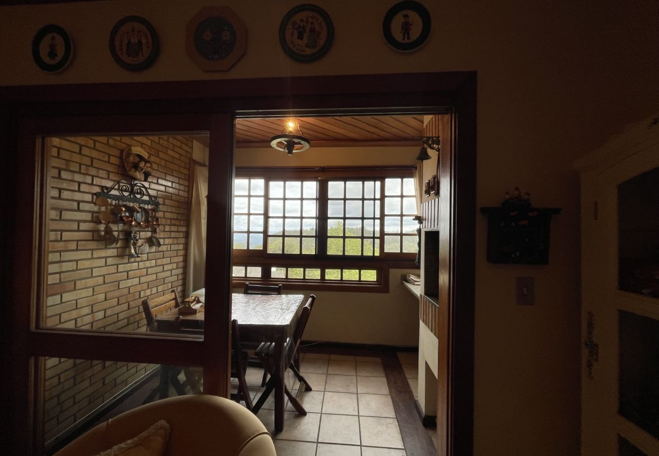 Apartamento em Gramado - Apto Solar da Praça REF 547280
