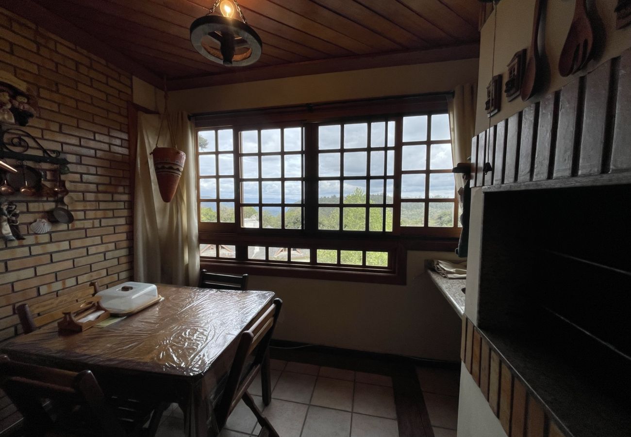 Apartamento em Gramado - Apto Solar da Praça REF 547280