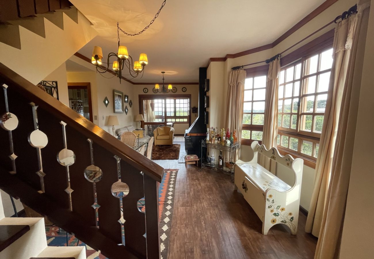 Apartamento em Gramado - Apto Solar da Praça REF 547280