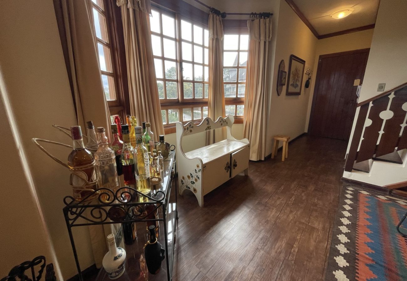 Apartamento em Gramado - Apto Solar da Praça REF 547280