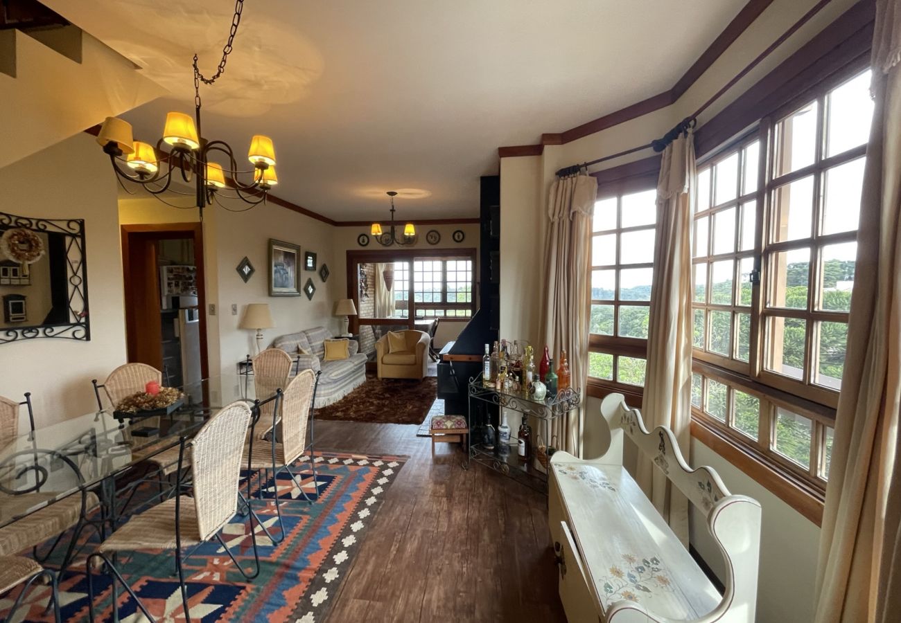 Apartamento em Gramado - Apto Solar da Praça REF 547280