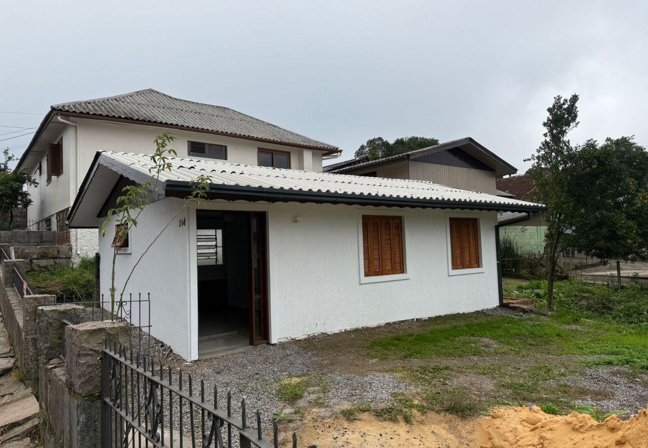 Casa em Canela - CASAS NA RUA DAS HORTÊNSIAS CANELA REF 570203