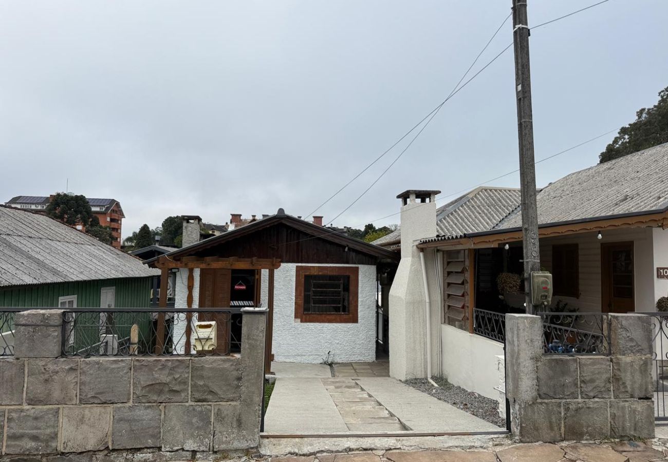 Casa em Canela - CASAS NA RUA DAS HORTÊNSIAS CANELA REF 570203