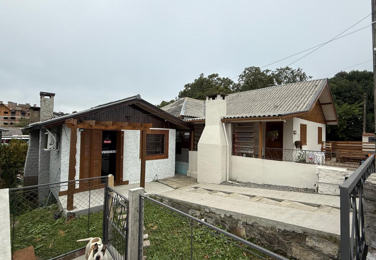 Casa em Canela - CASAS NA RUA DAS HORTÊNSIAS CANELA REF 570203