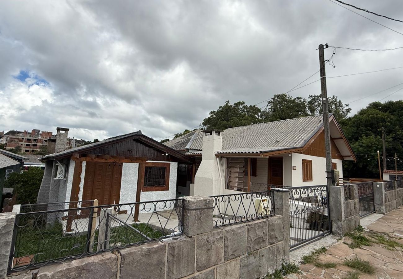 Casa em Canela - CASAS NA RUA DAS HORTÊNSIAS CANELA REF 570203