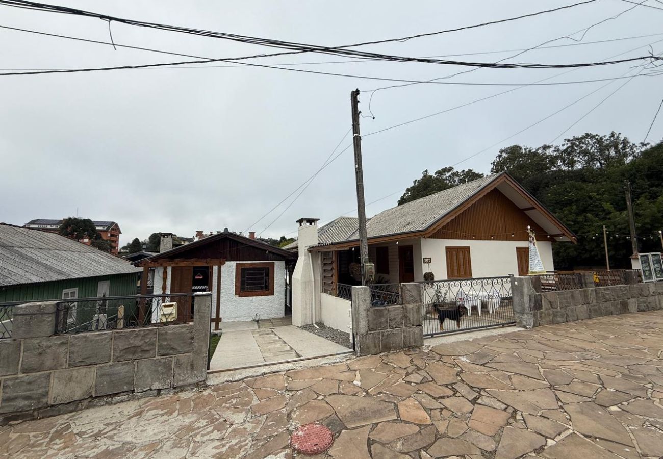 Casa em Canela - CASAS NA RUA DAS HORTÊNSIAS CANELA REF 570203