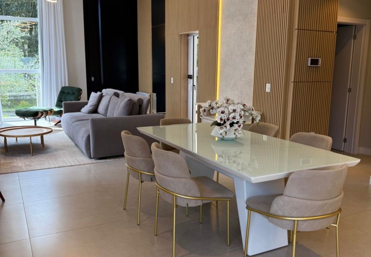 Casa em Gramado - CASA 3 SUÍTES VIVENDAS DO ARVOREDO REF 670276