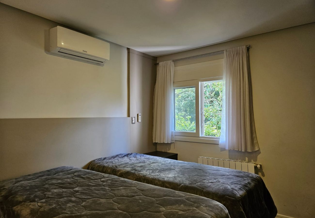 Apartamento em Gramado - APTO 3 SUÍTES COM VISTA PRIVILEGIADA  REF 673088