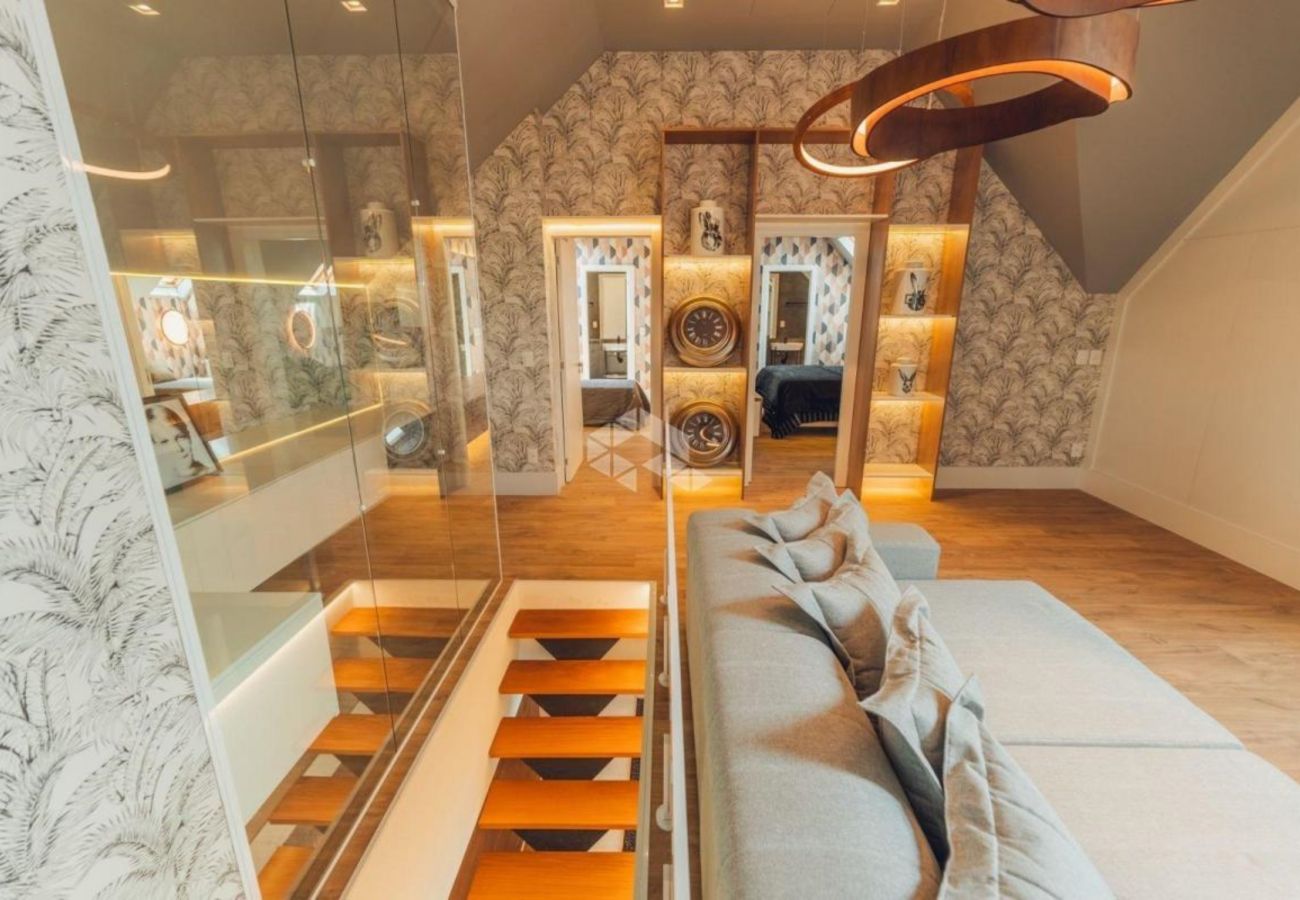 Apartamento em Gramado - COB. ALTO PADRÃO CORAÇÃO GRAMADO REF 673668