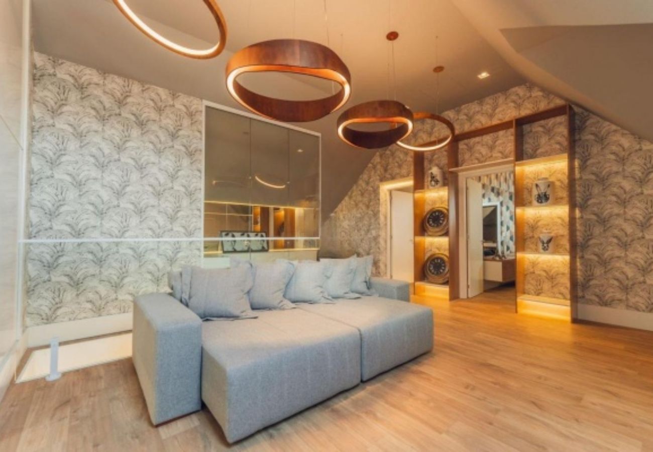 Apartamento em Gramado - COB. ALTO PADRÃO CORAÇÃO GRAMADO REF 673668