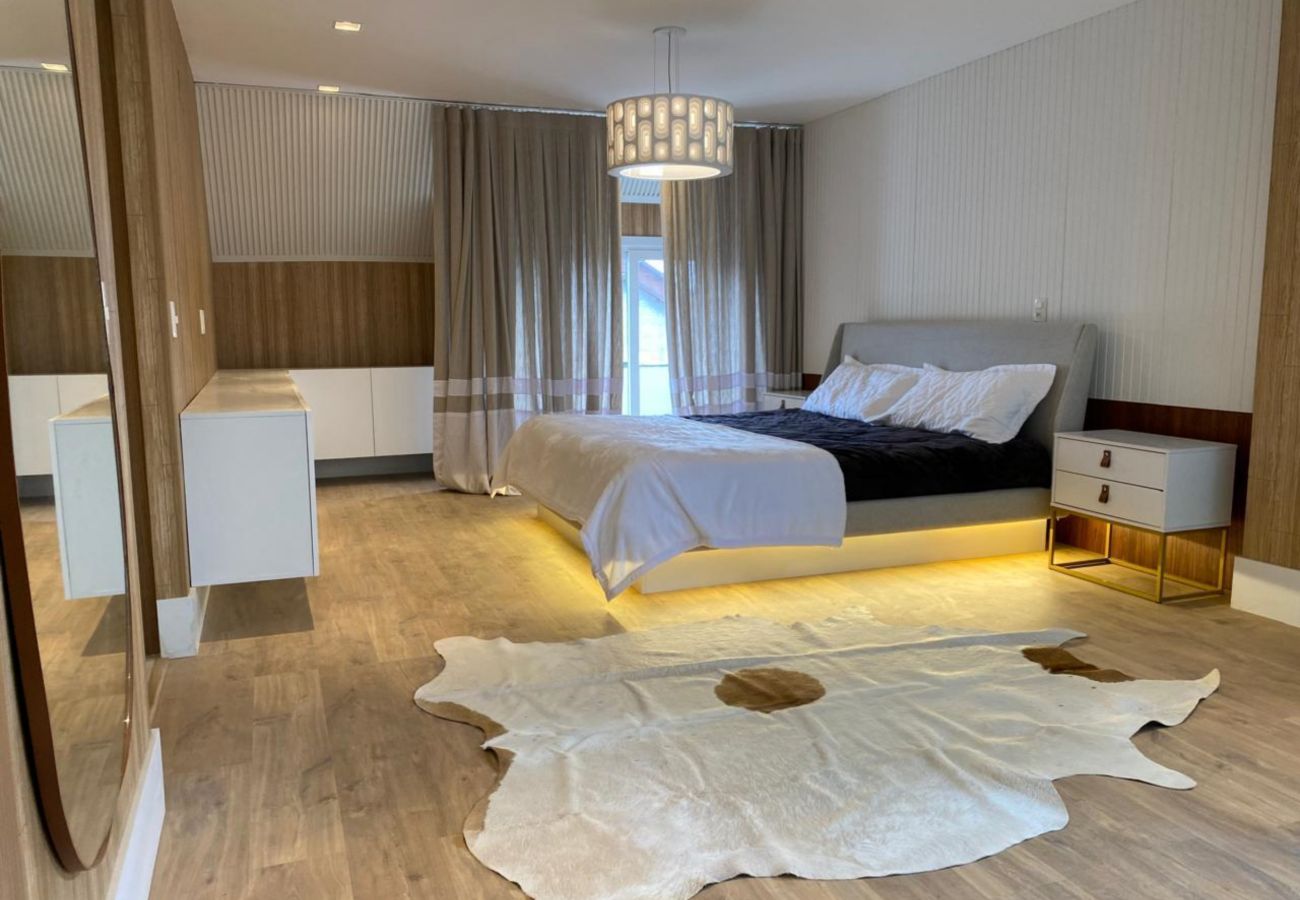 Apartamento em Gramado - COB. ALTO PADRÃO CORAÇÃO GRAMADO REF 673668