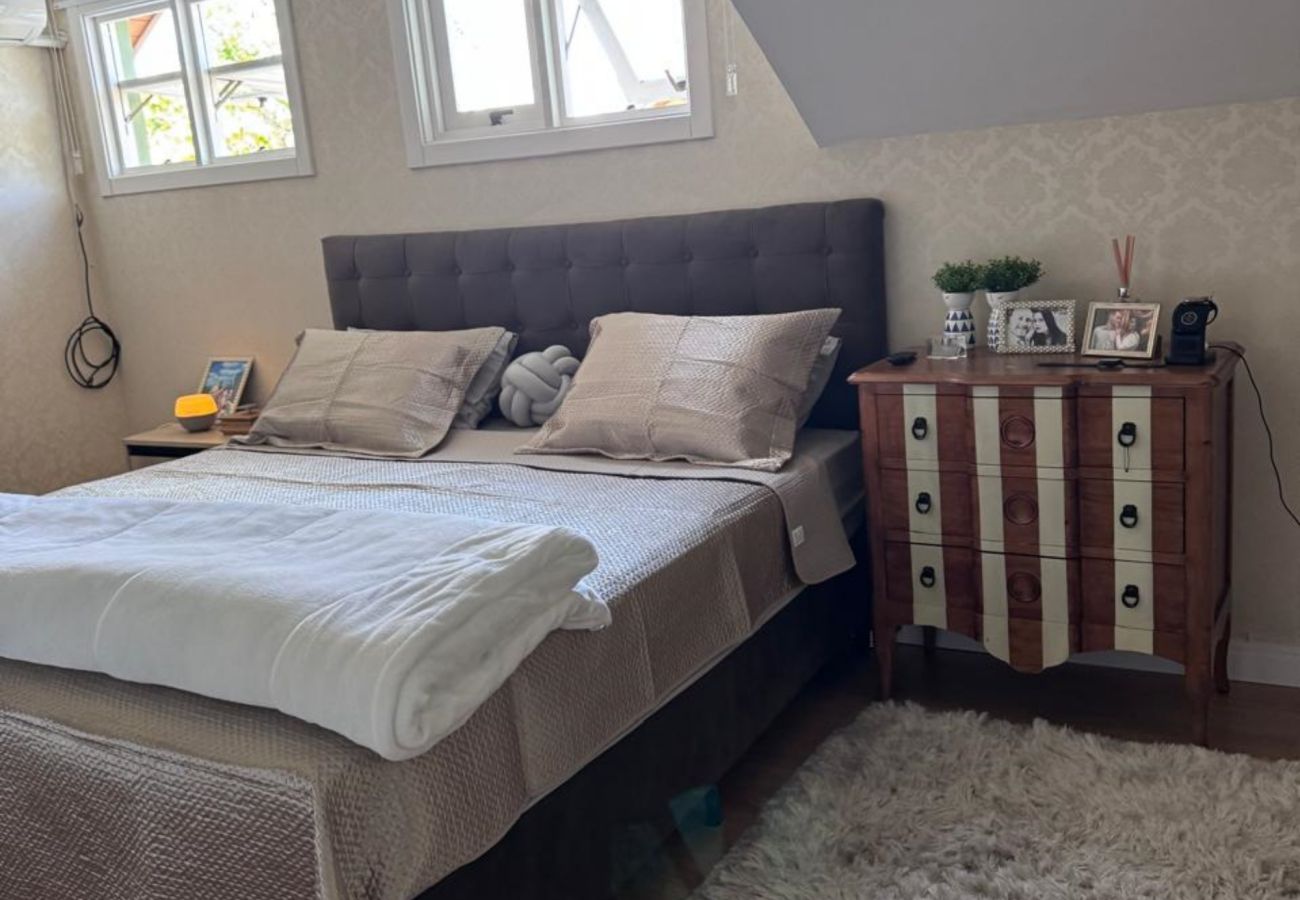 Apartamento em Gramado - COBERTURA NA PRAÇA DAS ROSAS REF 674766