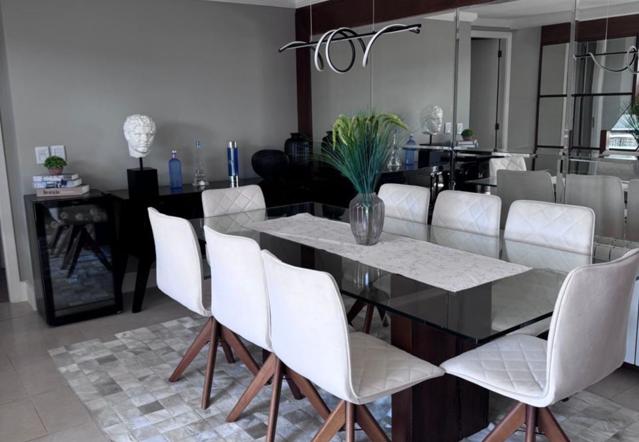 Apartamento em Gramado - COBERTURA NA PRAÇA DAS ROSAS REF 674766