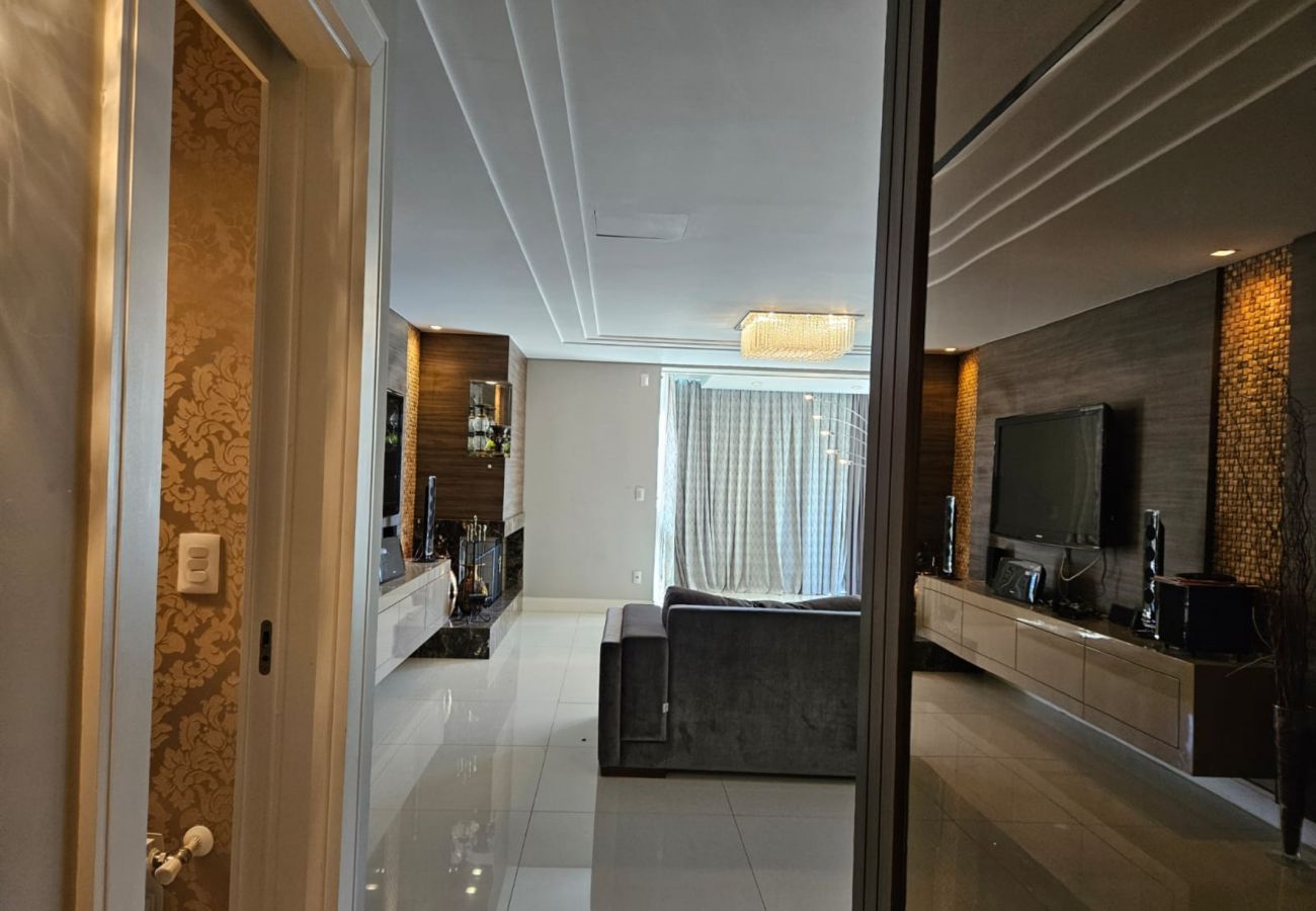 Apartamento em Gramado - APTO 4 SUÍTES NA BORGES  DE MEDEIROS REF 675684