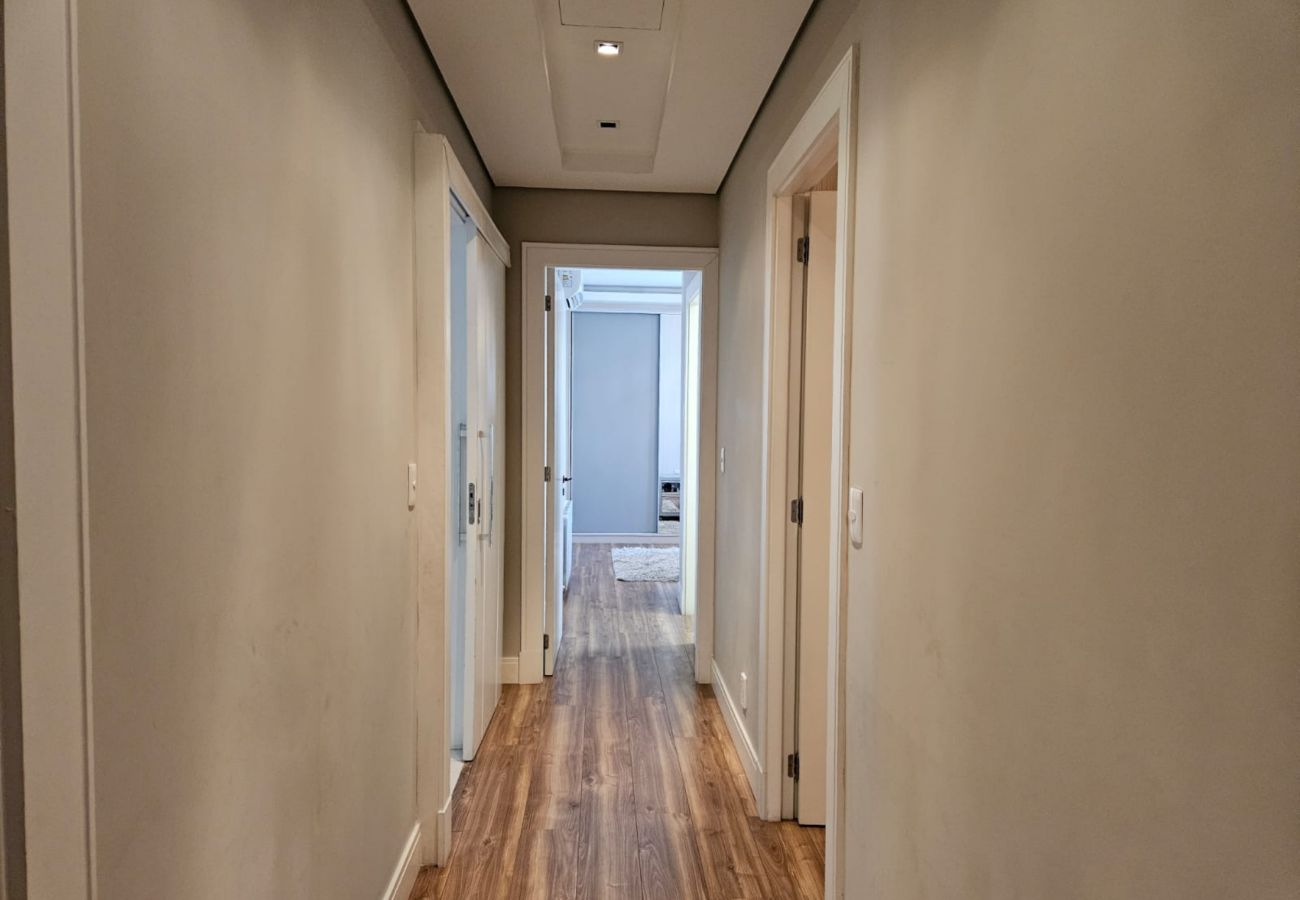 Apartamento em Gramado - APTO 4 SUÍTES NA BORGES  DE MEDEIROS REF 675684