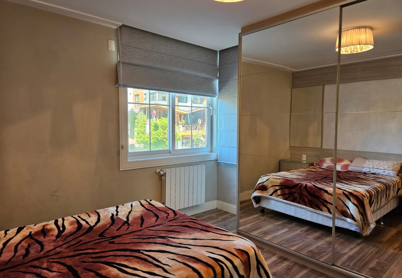 Apartamento em Gramado - APTO 4 SUÍTES NA BORGES  DE MEDEIROS REF 675684