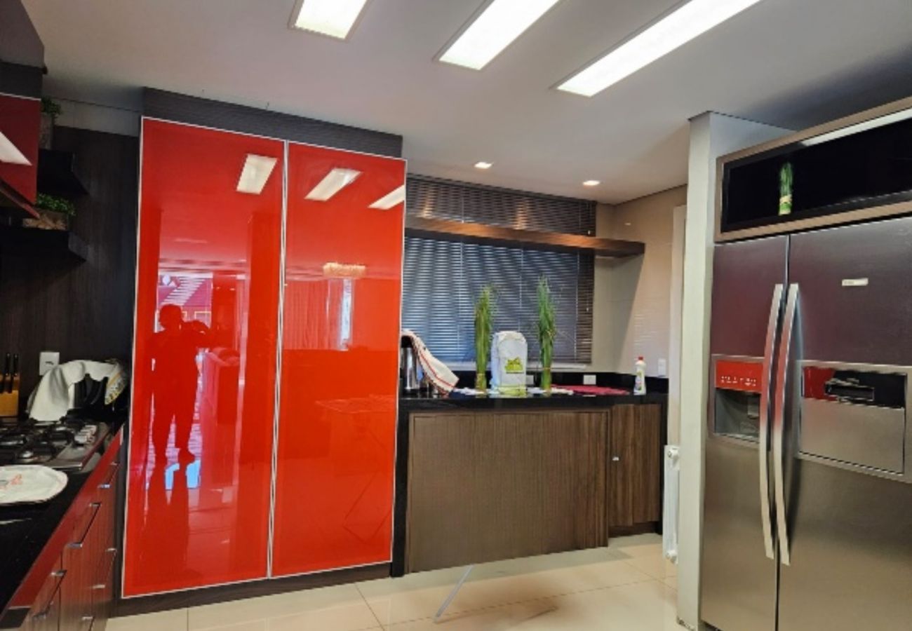 Apartamento em Gramado - APTO 4 SUÍTES NA BORGES  DE MEDEIROS REF 675684