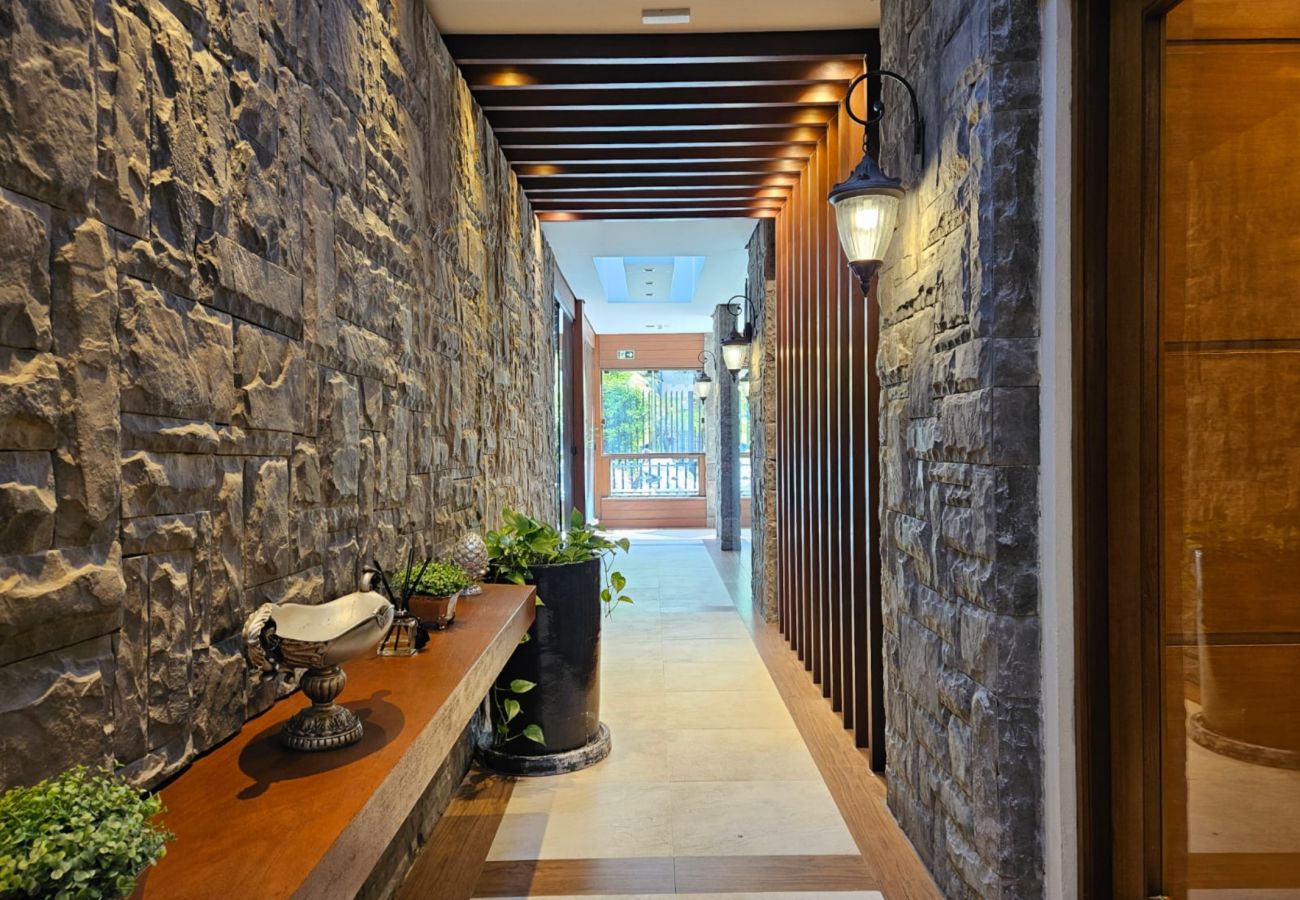 Apartamento em Gramado - APTO 4 SUÍTES NA BORGES  DE MEDEIROS REF 675684