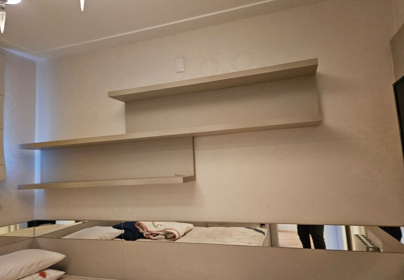 Apartamento em Gramado - APTO 4 SUÍTES NA BORGES  DE MEDEIROS REF 675684