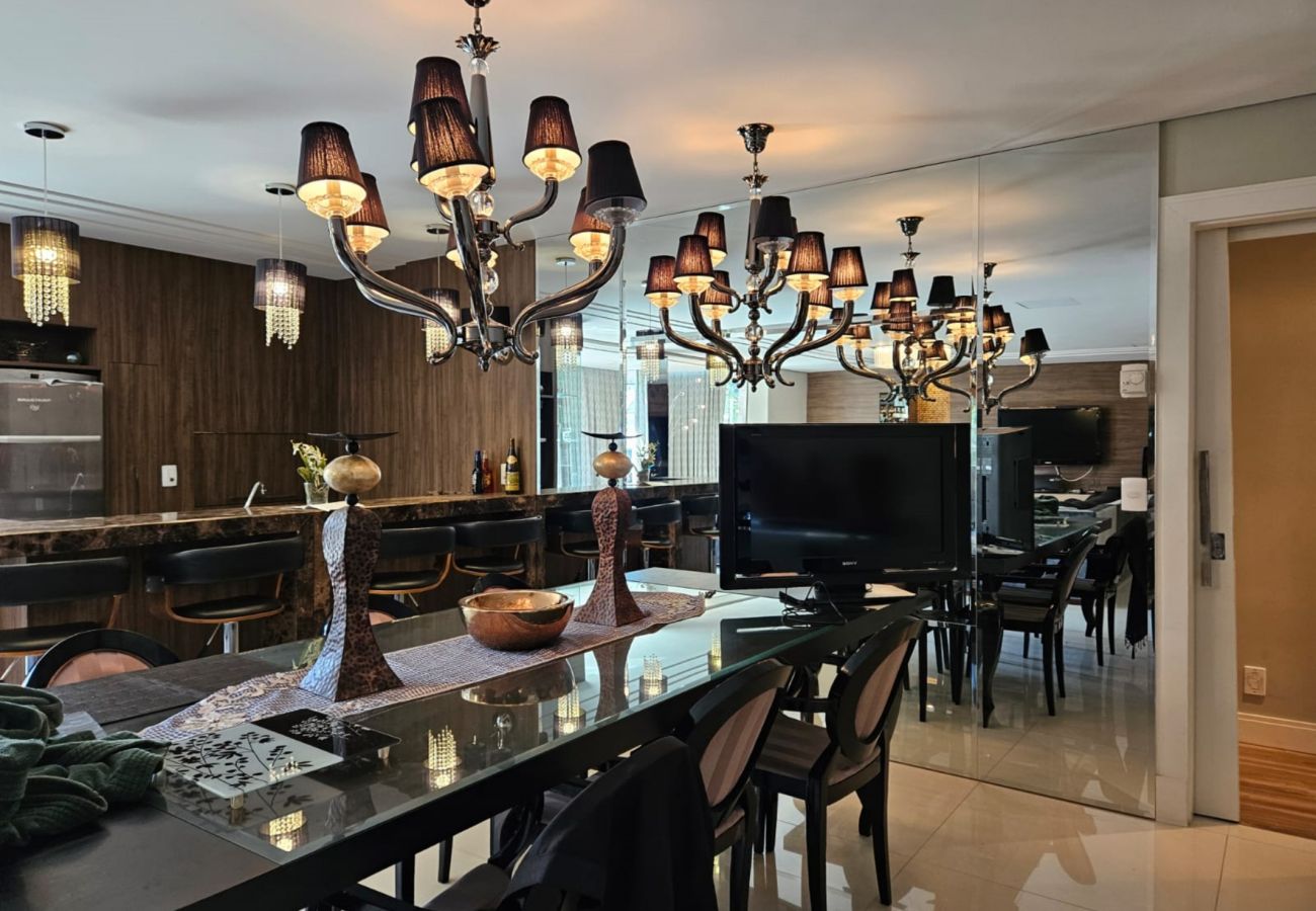 Apartamento em Gramado - APTO 4 SUÍTES NA BORGES  DE MEDEIROS REF 675684