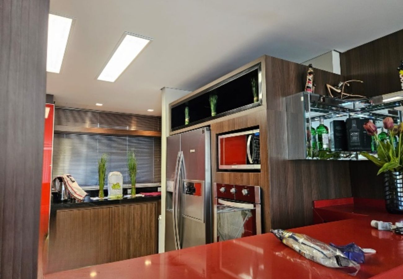 Apartamento em Gramado - APTO 4 SUÍTES NA BORGES  DE MEDEIROS REF 675684