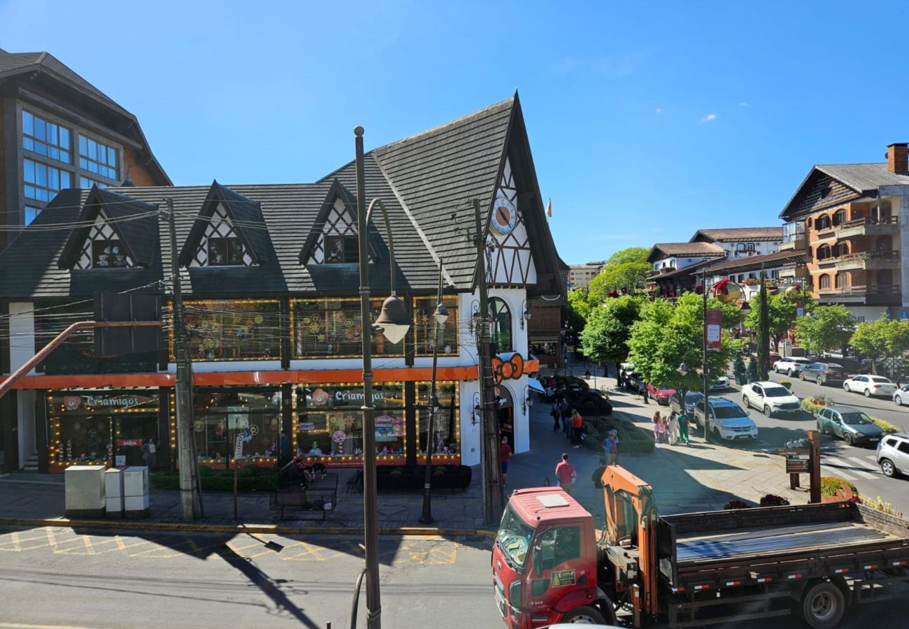 Apartamento em Gramado - APTO 4 SUÍTES NA BORGES  DE MEDEIROS REF 675684