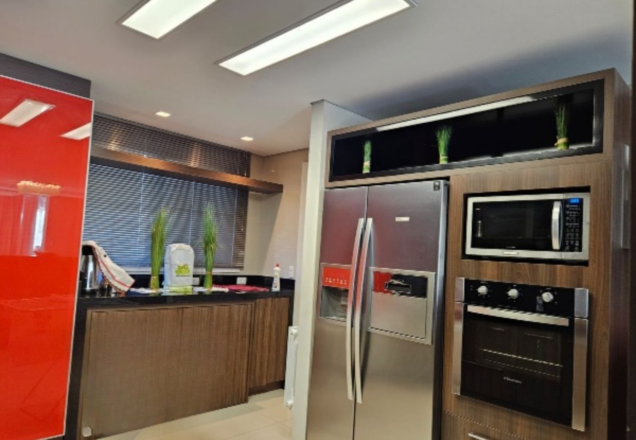 Apartamento em Gramado - APTO 4 SUÍTES NA BORGES  DE MEDEIROS REF 675684