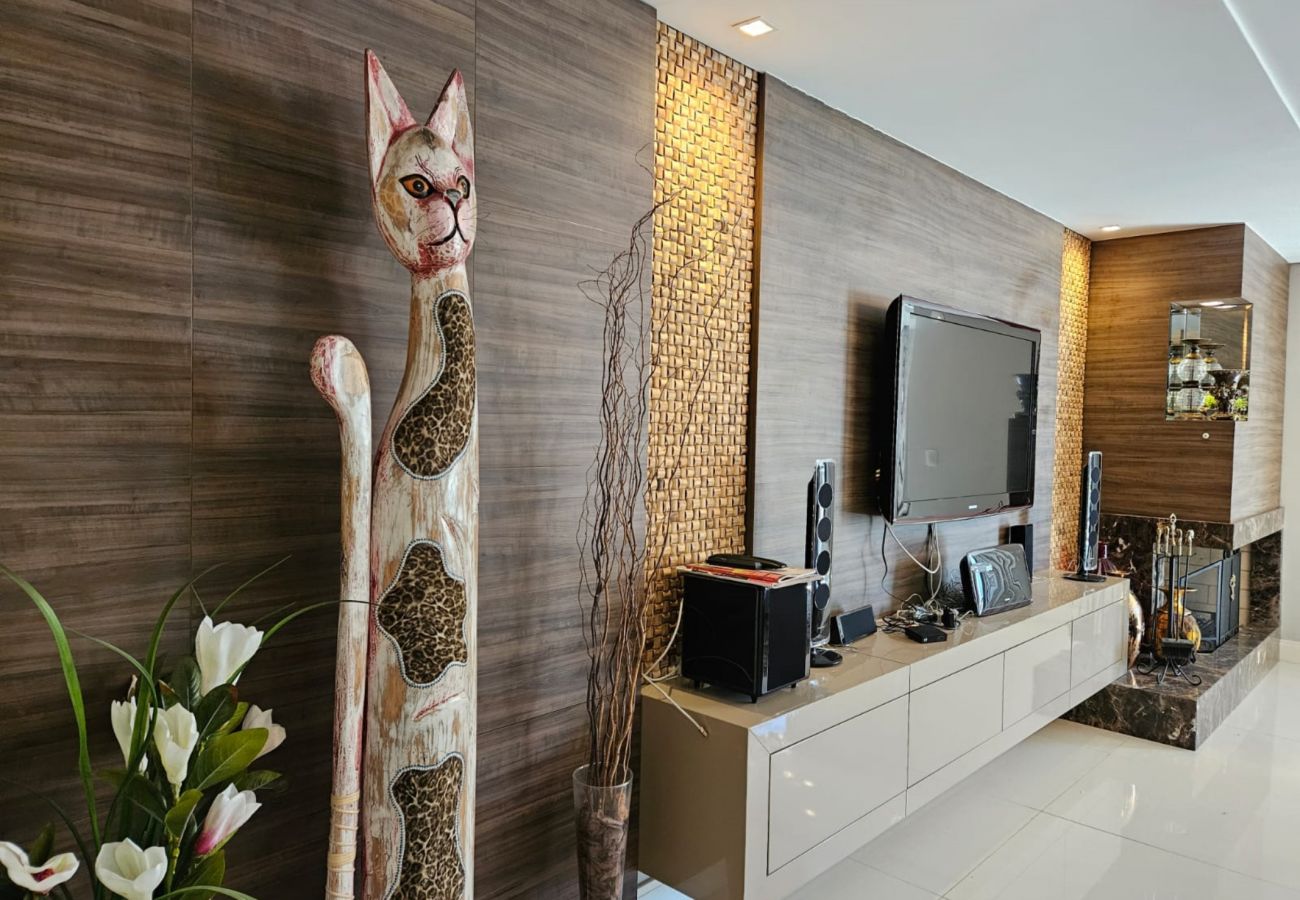 Apartamento em Gramado - APTO 4 SUÍTES NA BORGES  DE MEDEIROS REF 675684