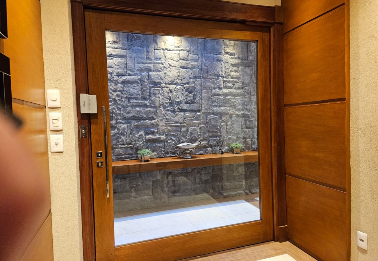 Apartamento em Gramado - APTO 4 SUÍTES NA BORGES  DE MEDEIROS REF 675684