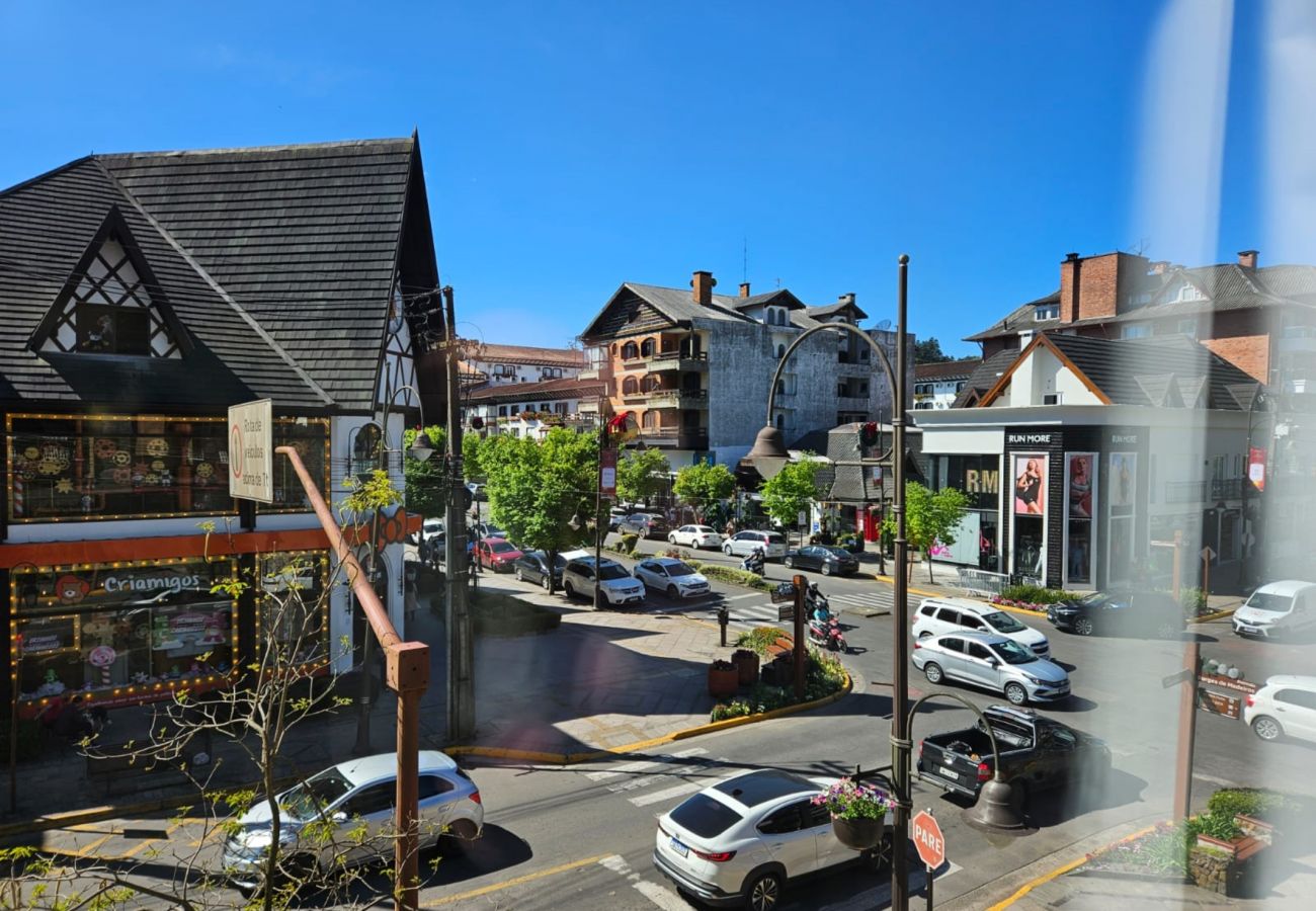 Apartamento em Gramado - APTO 4 SUÍTES NA BORGES  DE MEDEIROS REF 675684