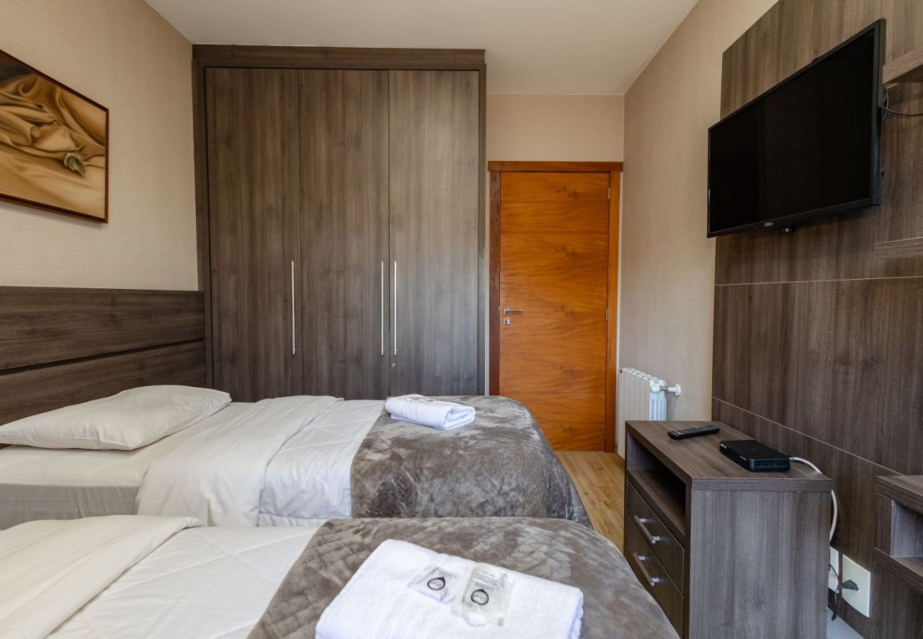 Apartamento em Gramado - APTO VALE  301  REF 688615