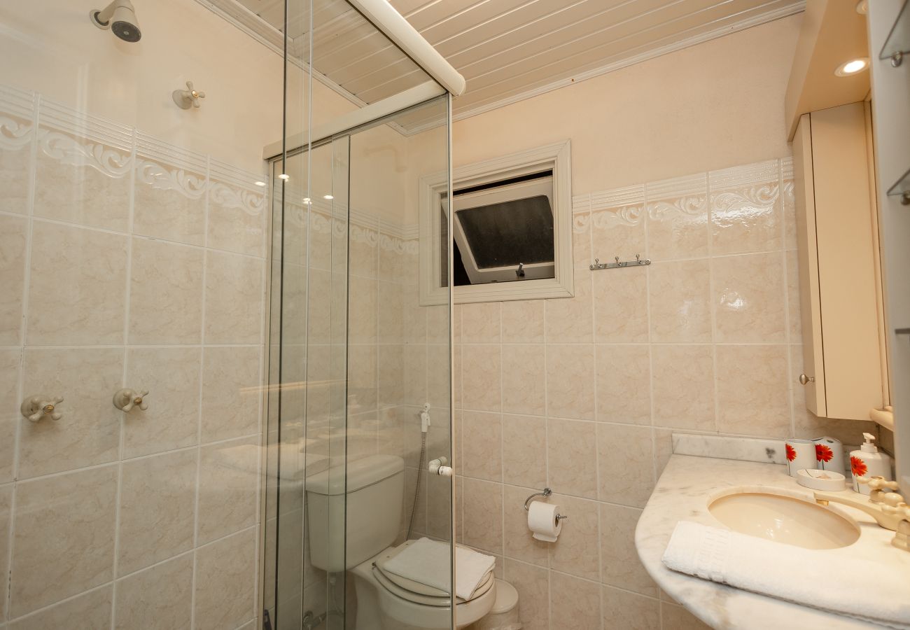 Apartamento em Gramado - Apto 2 dorm Cond Solar dos Pinheiros REF 692219 