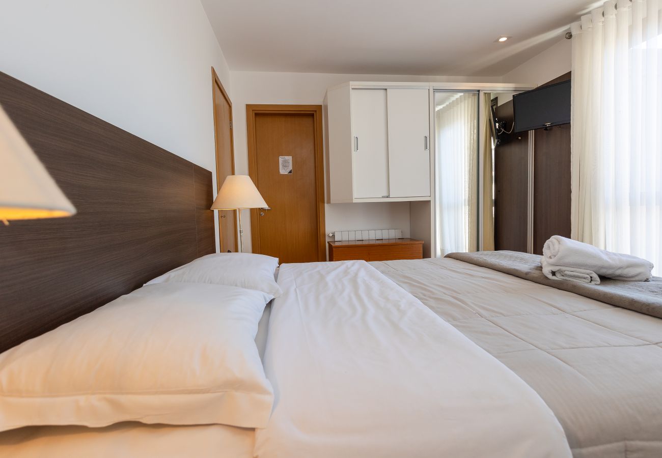 Apartamento em Gramado - Apto 2 suítes Príncipe de Salzburgo REF 692255