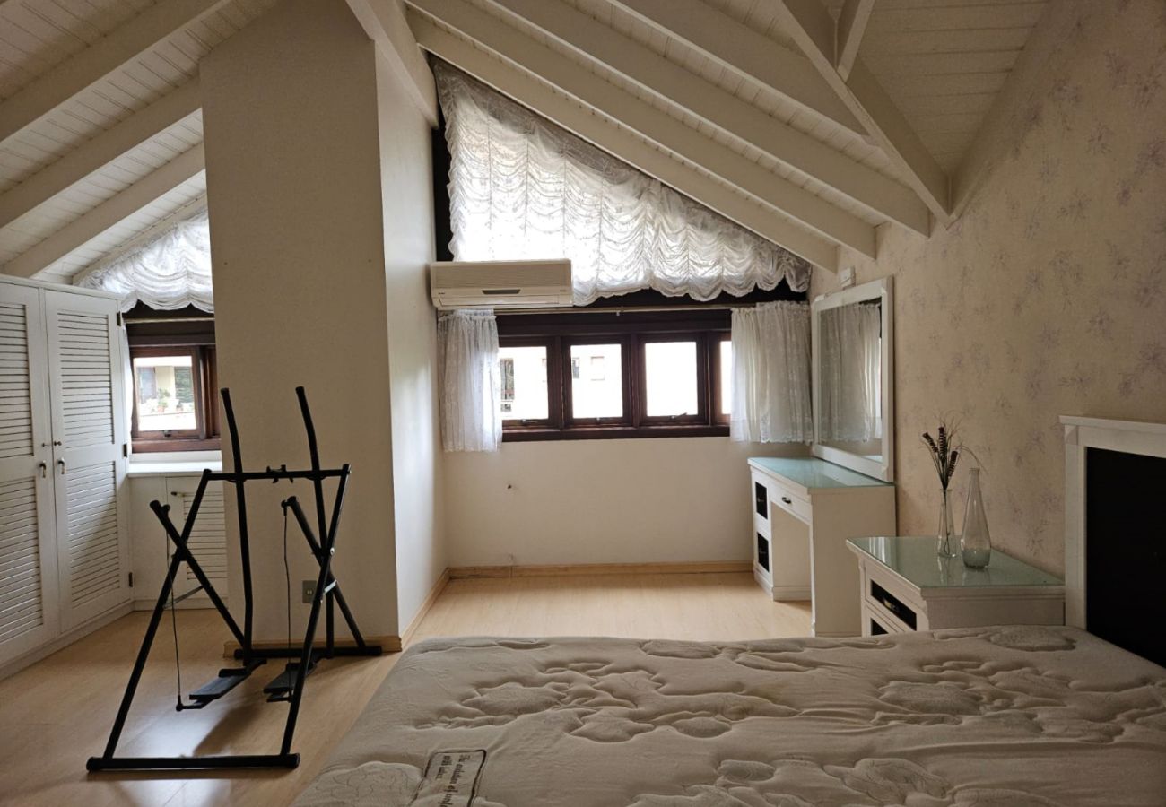 Apartamento em Gramado - APTO 3 DORMITÓRIOS JUNTO A PRAÇA DAS ROSAS  REF 69