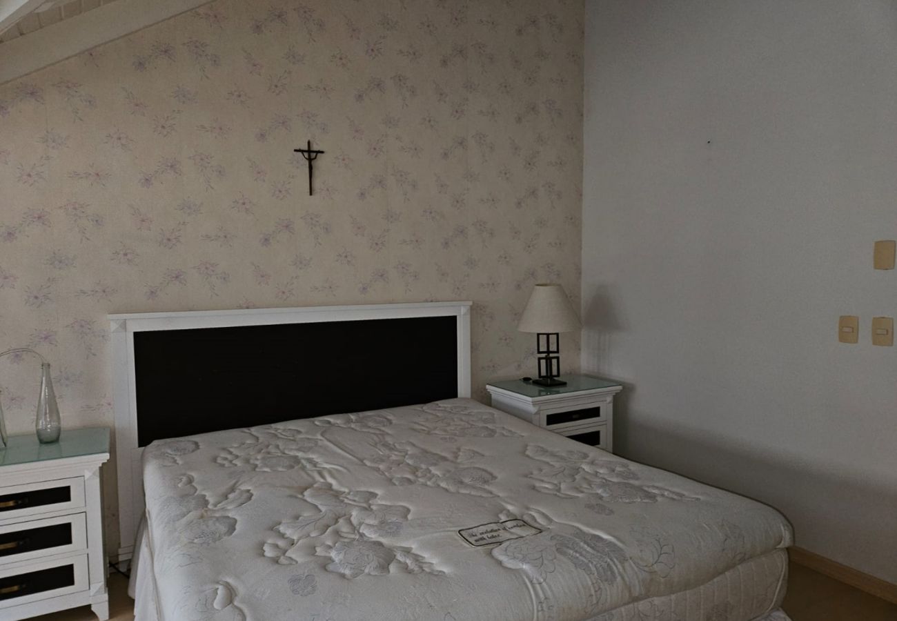 Apartamento em Gramado - APTO 3 DORMITÓRIOS JUNTO A PRAÇA DAS ROSAS  REF 69