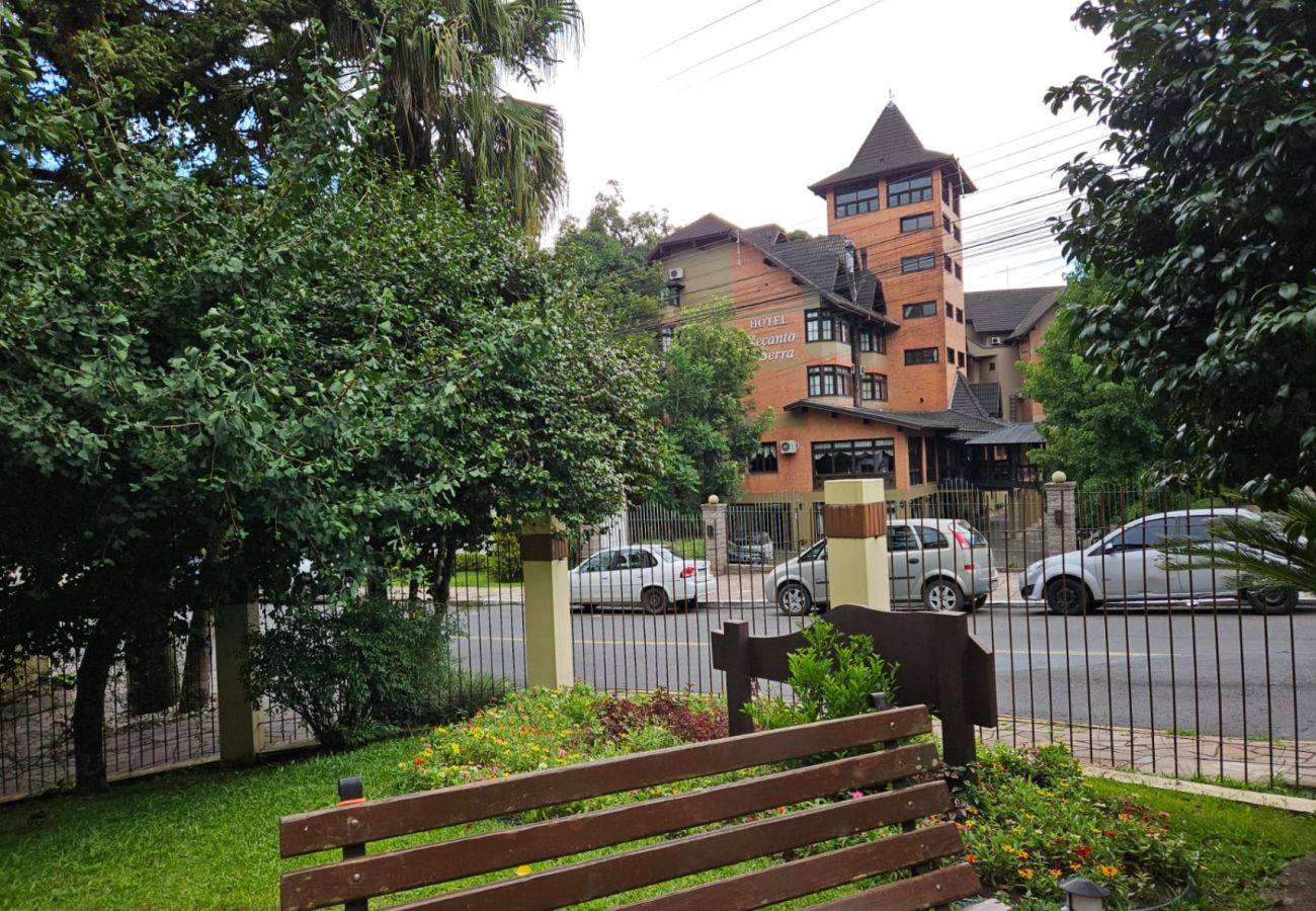 Apartamento em Gramado - APTO 3 DORMITÓRIOS JUNTO A PRAÇA DAS ROSAS  REF 69