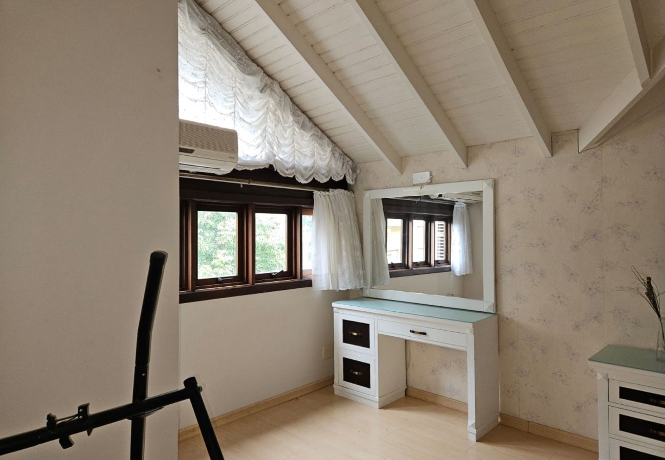 Apartamento em Gramado - APTO 3 DORMITÓRIOS JUNTO A PRAÇA DAS ROSAS  REF 69